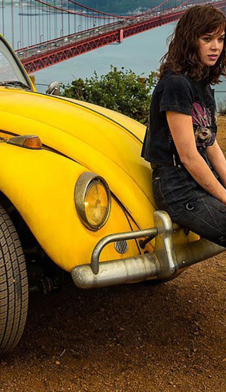 'Bumblebee' Costume Designer on Transforming Iconic ‘80s Trends for the Big Screen